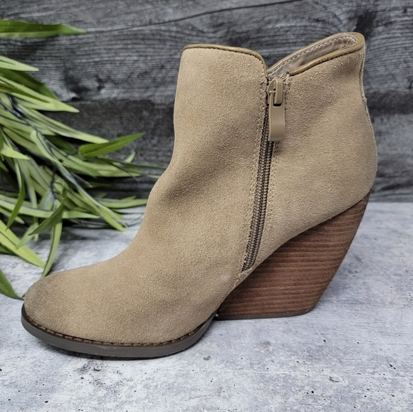 Very Volatile | Tan Suede 4" Heeled Booties Size 7.5 - Picture 6 of 11